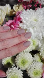kytica kvety Gellak nechty manikúra manicure lakovanie zatláčanie salón prevencia