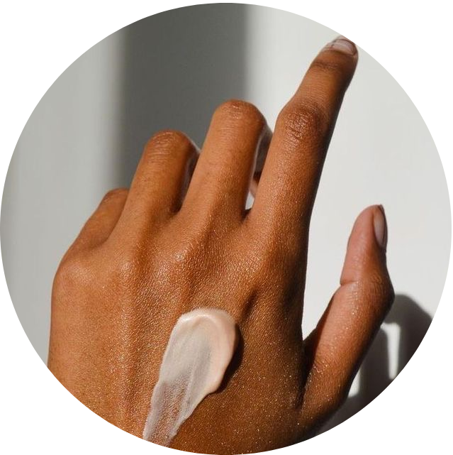 Maximálna hydratácia, vypnutie a zlepšenie pružnosti pokožky rúk. Ošetrenie zahŕňa: povrchové čistenie peeling zapracovanie účinných látok vysokofrekvenčným ultrazvukom masáž rúk maska krém Procedúra trvá cca 40 minút. vyprahnuté ruky krém na ruky hydratované ruky škaredé prsty nepekné ruky malé ruky veľké ruky prsty dlane veľké dlane krásne ruky